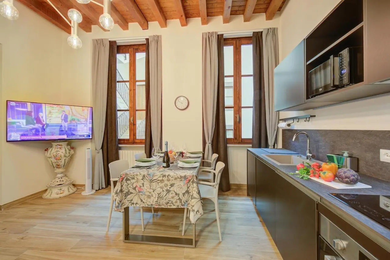Residenza Faust-Historical Center Salo - Happy Rentals Italy